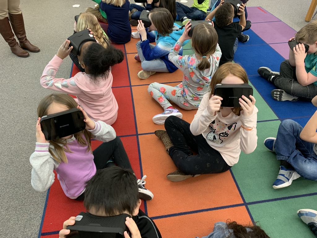 Students using VR kit